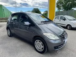 Grigio Usata 2011 Mercedes A180 Elegance Tre volumi | 4500 € (Buon prezzo)