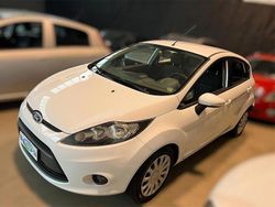 Argento Usata 2010 Ford Fiesta Titanium Tre volumi | 3000 € (Ottimo prezzo)