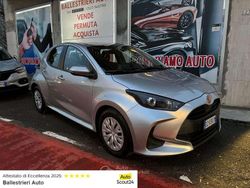 Argento Usata 2025 Toyota Yaris Hybrid Active Tre volumi | 18.500 € (Super prezzo)