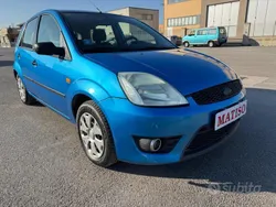Blu Usata 2004 Ford Fiesta Ghia Due volumi | 1490 € (Buon prezzo)