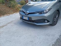 Grigio Usata 2017 Toyota Auris Hybrid Tre volumi | 13.000 € (Cara)
