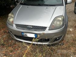 Usata 2008 Ford Fiesta Due volumi | 1250 € (Buon prezzo)