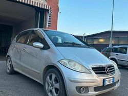 Grigio Usata 2004 Mercedes A170 Due volumi | 350 €