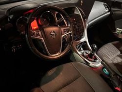 Grigio Usata 2011 Opel Astra Tre volumi | 2300 € (Buon prezzo)