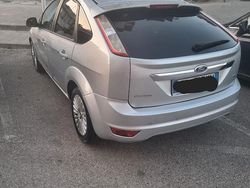Usata 2009 Ford Focus Due volumi | 1500 € (Ottimo prezzo)