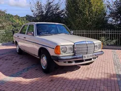 Bianco Usata 1981 Mercedes E240 Tre volumi | 13.500 €