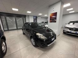 Nero Usata 2011 Renault Clio II Dynamique Tre volumi | 3700 € (Buon prezzo)