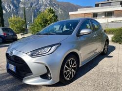 Argento Usata 2022 Toyota Yaris Active Tre volumi | 15.800 € (Buon prezzo)