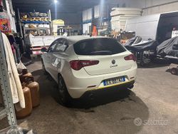 Bianco Usata 2014 Alfa Romeo Giulietta Tre volumi | 7500 € (Buon prezzo)