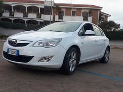 Bianco Usata 2011 Opel Astra Cosmo Tre volumi | 5500 € (Molto cara)