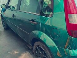 Usata 2004 Ford Focus Tre volumi | 1200 € (Ottimo prezzo)