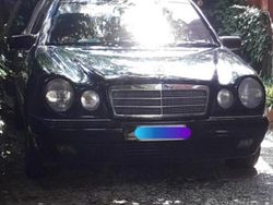 Nero Usata 1998 Mercedes E250 Station wagon | 2500 €