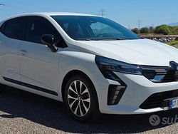 Bianco Usata 2024 Mitsubishi Colt Invite Tre volumi | 16.000 € (Molto cara)