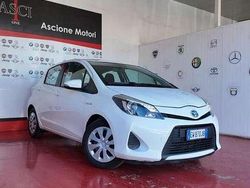 Bianco Usata 2015 Toyota Yaris Hybrid Style Tre volumi | 9800 € (Buon prezzo)