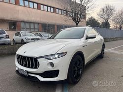 Bianco pastello Usata 2021 Maserati Levante SUV | 39.500 € (Buon prezzo)