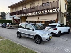 Grigio chiaro Usata 2012 Fiat Panda 4x4 Climbing Due volumi | 4900 € (Buon prezzo)