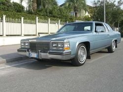 Blu/azzurro Usata 1985 Cadillac Fleetwood Tre volumi | 25.000 €