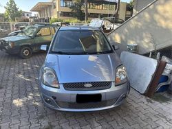 Usata 2007 Ford Fiesta Ambiente Due volumi | 2000 € (Buon prezzo)