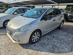 Grigio metallizzato Usata 2013 Peugeot 208 Allure Due volumi | 6700 € (Buon prezzo)