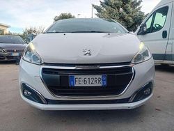 Bianco Usata 2016 Peugeot 208 Active Due volumi | 5400 € (Buon prezzo)