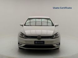 Pure white Usata 2020 VW Golf VIII Executive Due volumi | 17.500 € (Buon prezzo)
