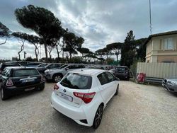 Bianco Usata 2018 Toyota Yaris Hybrid Active Tre volumi | 15.300 € (Molto cara)