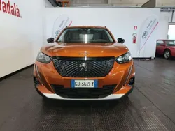 Arancione metallizzato Usata 2021 Peugeot 2008 Allure SUV | 21.900 € (Cara)