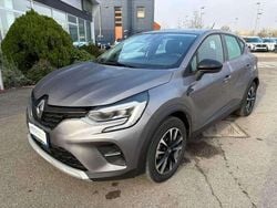 Grigio Usata 2023 Renault Captur Zen SUV | 17.890 € (Buon prezzo)