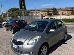 Grigio Usata 2008 Toyota Yaris Tre volumi | 3450 € (Buon prezzo)