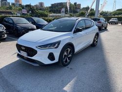 Bianco tetto nero Usata 2023 Ford Focus Active Tre volumi | 17.900 € (Super prezzo)