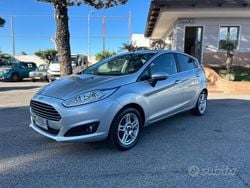 Grigio Usata 2015 Ford Fiesta Titanium Tre volumi | 6300 € (Buon prezzo)