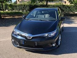 Nero Usata 2015 Toyota Auris Lounge Tre volumi | 9000 € (Buon prezzo)