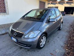 Grigio Usata 2011 Mercedes A160 Elegance Tre volumi | 4500 € (Buon prezzo)
