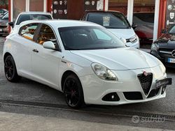 Bianco Usata 2011 Alfa Romeo Giulietta Exclusive Tre volumi | 6999 € (Buon prezzo)