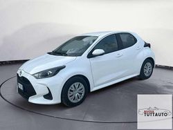 Bianco Usata 2025 Toyota Yaris Hybrid Active Tre volumi | 20.500 € (Buon prezzo)