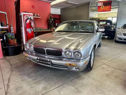 Argento Usata 1998 Jaguar XJ8 Executive Tre volumi | 13.000 € (Buon prezzo)