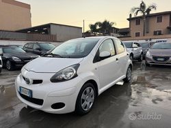 Bianco Usata 2011 Toyota Aygo Connect Style Due volumi | 3999 € (Ottimo prezzo)