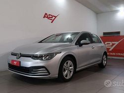 Grigio Usata 2021 VW Golf Life Tre volumi | 21.400 € (Buon prezzo)