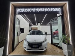 Bianco Usata 2014 Peugeot 208 Access Due volumi | 6500 € (Buon prezzo)