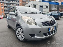 Grigio Usata 2007 Toyota Yaris Tre volumi | 4290 € (Buon prezzo)