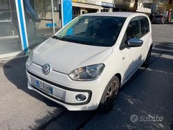 Bianco Usata 2014 VW up! Due volumi | 5800 € (Buon prezzo)