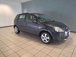Grigio Usata 2007 Ford Fiesta Ghia Due volumi | 3900 € (Cara)