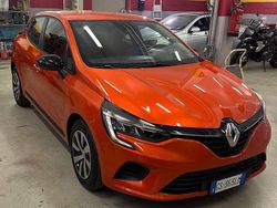 Arancione Usata 2023 Renault Clio V Business Tre volumi | 13.900 € (Buon prezzo)