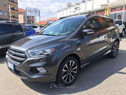 Grigio(met.) Usata 2017 Ford Kuga ST-Line SUV | 15.890 € (Buon prezzo)