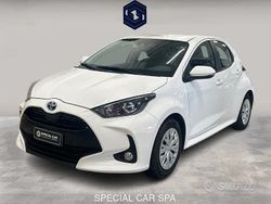 Bianco Usata 2023 Toyota Yaris Hybrid Business Edition Tre volumi | 17.800 € (Buon prezzo)