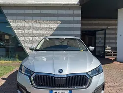 Argento Usata 2023 Skoda Octavia Executive Station wagon | 15.450 € (Buon prezzo)
