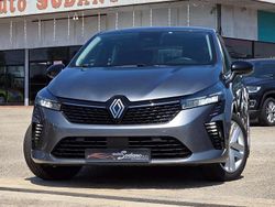 Grigio Usata 2024 Renault Clio V Evolution | 17.900 € (Buon prezzo)