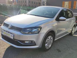Argento Usata 2016 VW Polo Comfortline Tre volumi | 8600 € (Buon prezzo)