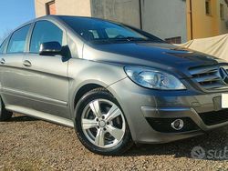Grigio / metallizzato Usata 2010 Mercedes B180 Executive Monovolume | 5490 € (Cara)