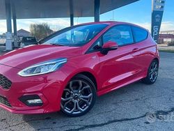 Rosso Usata 2018 Ford Fiesta ST-Line Tre volumi | 10.490 € (Buon prezzo)